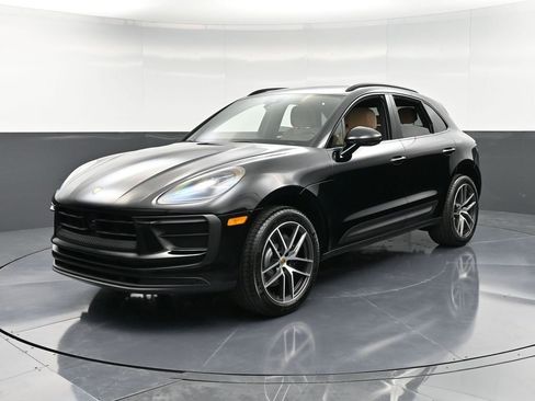 Used 2025 Porsche Macan AWD/4WD image 1