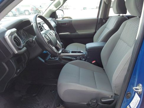 Used 2017 Toyota Tacoma SR5 w/ Tow Package image 15