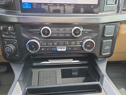 Used 2024 Ford F250 Lariat w/ Lariat Ultimate Package AWD/4WD image 18