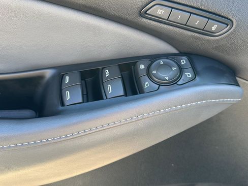 Used 2024 Buick Enclave Premium image 13