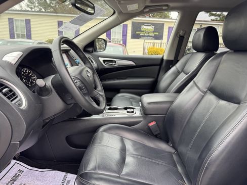 Used 2018 Nissan Pathfinder SL w/ SL Premium Package image 10