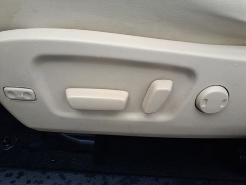 Used 2017 Toyota Highlander XLE image 27