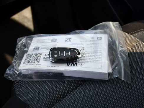 Used 2021 Chevrolet Traverse LT FWD image 36