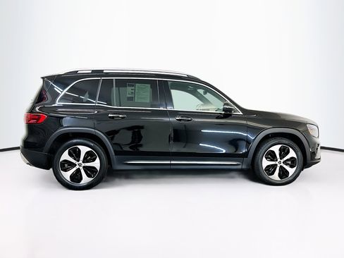 Used 2025 Mercedes-Benz GLB 250 4MATIC image 10