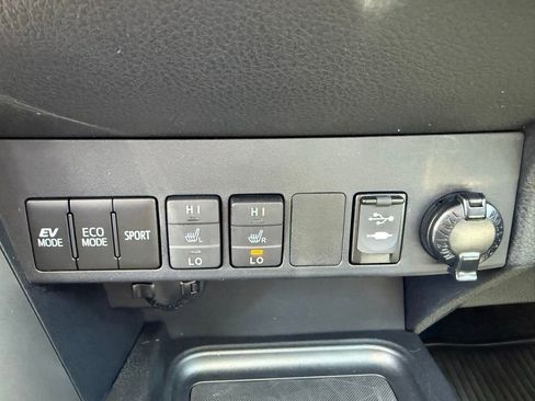 Used 2018 Toyota RAV4 Limited w/ Advanced Technology Package AWD/4WD image 27