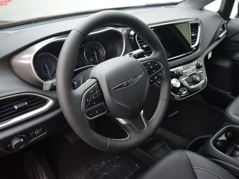 New 2026 Chrysler Voyager LX image 31