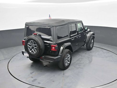 Used 2025 Jeep Wrangler Unlimited Sahara AWD/4WD image 29
