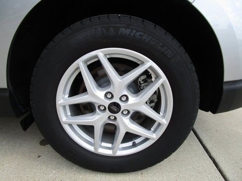 Used 2024 Ford Edge SEL AWD/4WD image 9