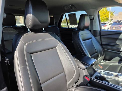 Used 2022 Ford Explorer XLT w/ Equipment Group 202A image 11