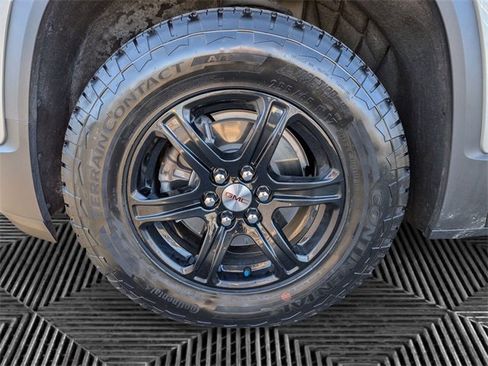 Used 2023 GMC Acadia AT4 w/ Technology Package image 9
