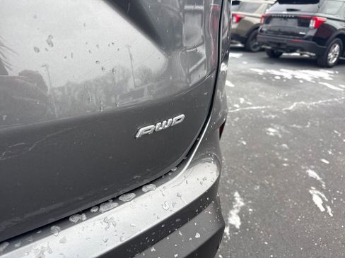 Used 2024 Ford Edge SEL w/ Convenience Package image 11