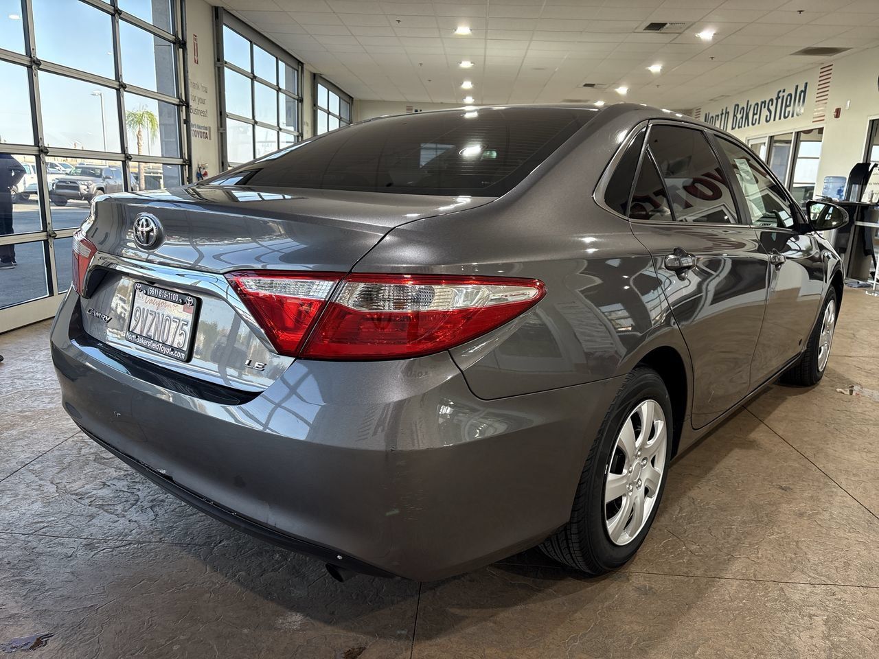 Used 2017 Toyota Camry LE FWD image 2