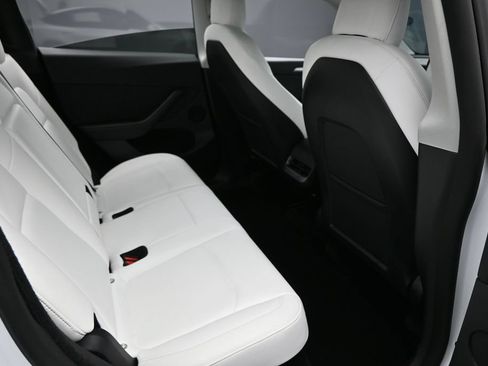Used 2022 Tesla Model Y Performance AWD/4WD image 35