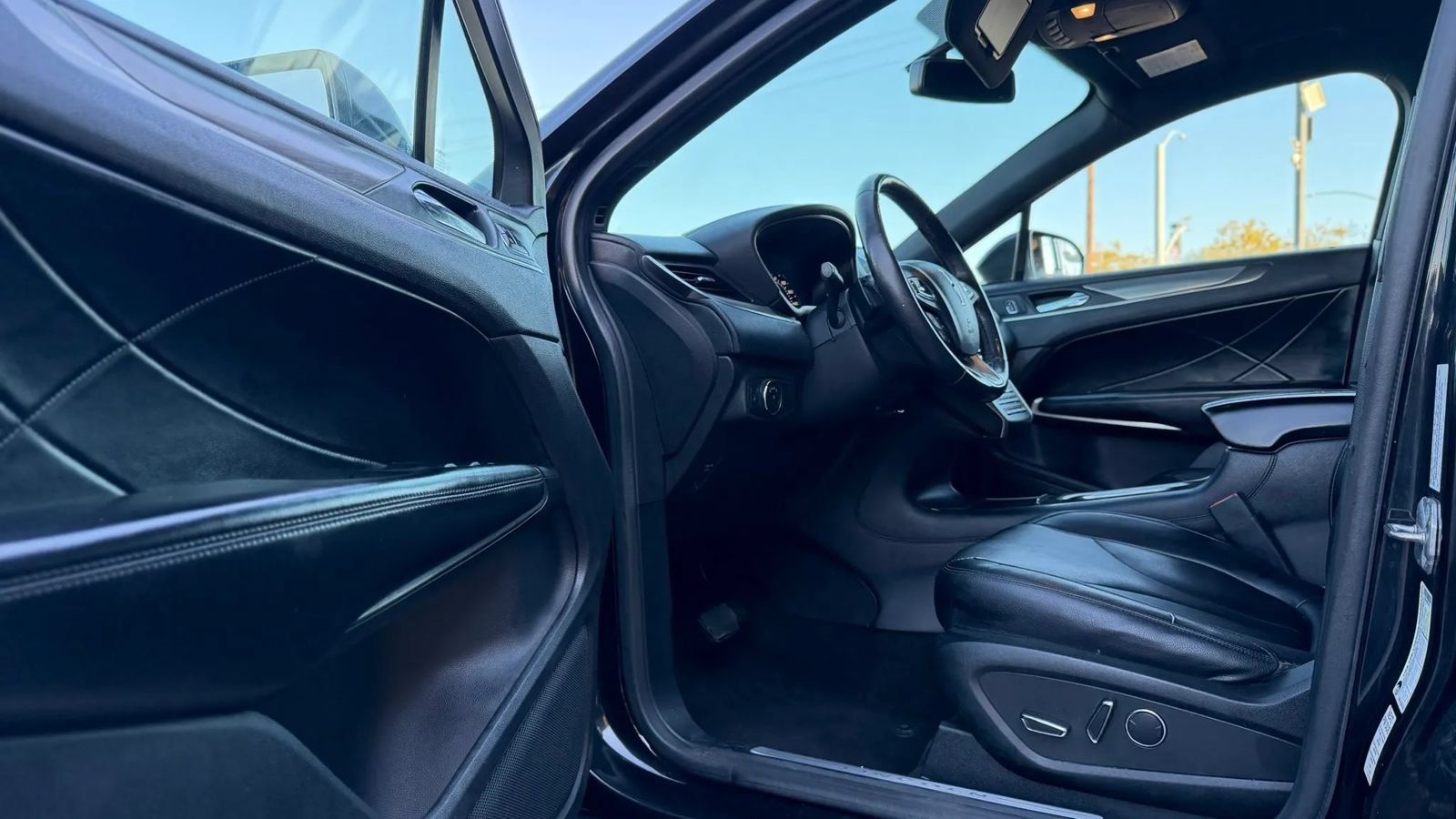Used 2015 Lincoln MKC FWD image 9