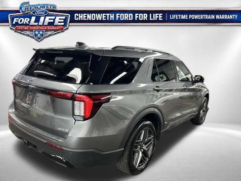 Used 2025 Ford Explorer ST-Line w/ ST-Line Street Pack AWD/4WD image 5