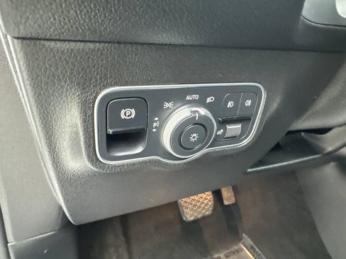 Used 2023 Mercedes-Benz GLB 250 4MATIC image 57