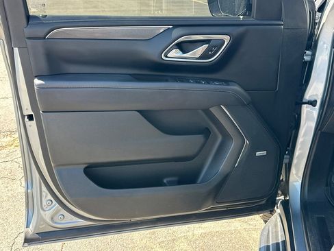 Used 2024 GMC Yukon XL AT4 w/ Technology Package AWD/4WD image 11