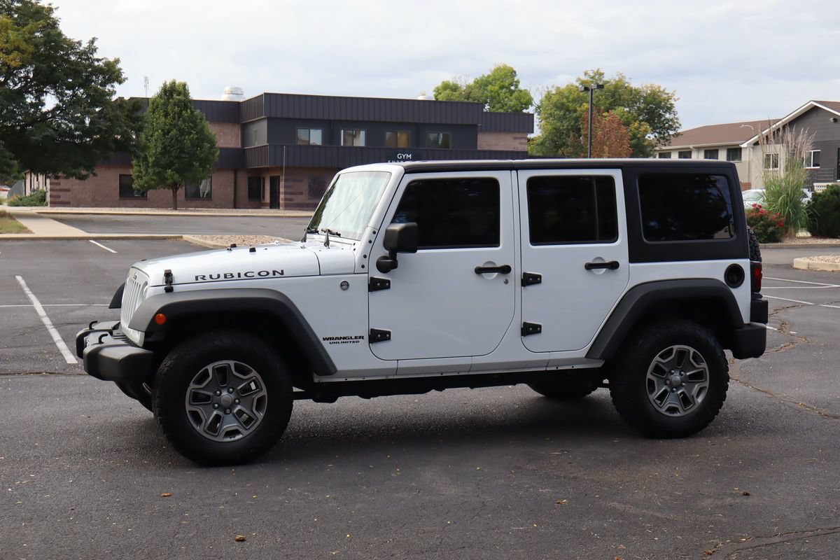 Used 2015 Jeep Wrangler Unlimited Rubicon w/ Connectivity Group AWD/4WD image 10