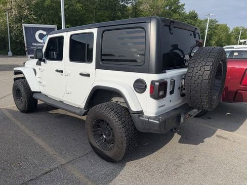 Used 2019 Jeep Wrangler Unlimited Sahara AWD/4WD image 4