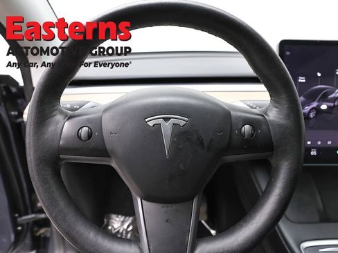 Used 2022 Tesla Model Y Long Range image 10