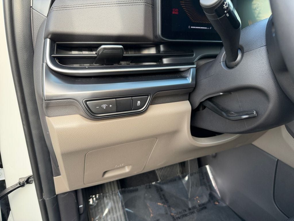 Used 2026 Kia Carnival FWD image 19