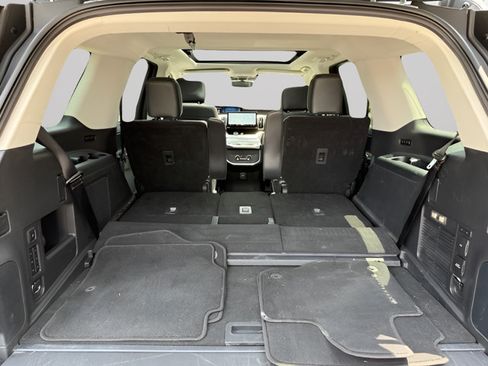 Used 2025 Ford Expedition Platinum AWD/4WD image 31
