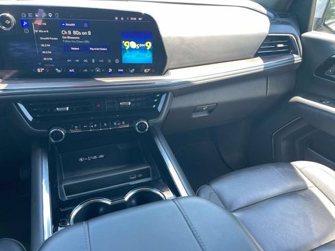 Used 2025 Chevrolet Suburban Z71 AWD/4WD image 20