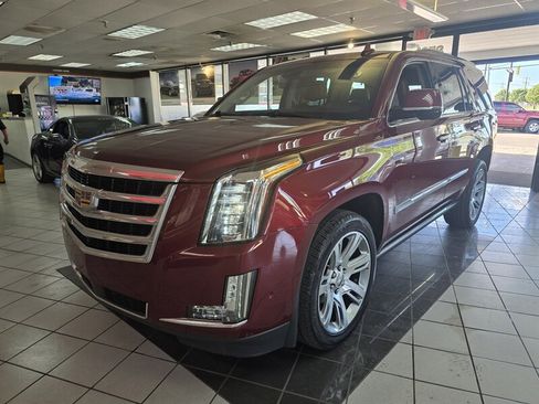 Used 2019 Cadillac Escalade Premium Luxury AWD/4WD image 2