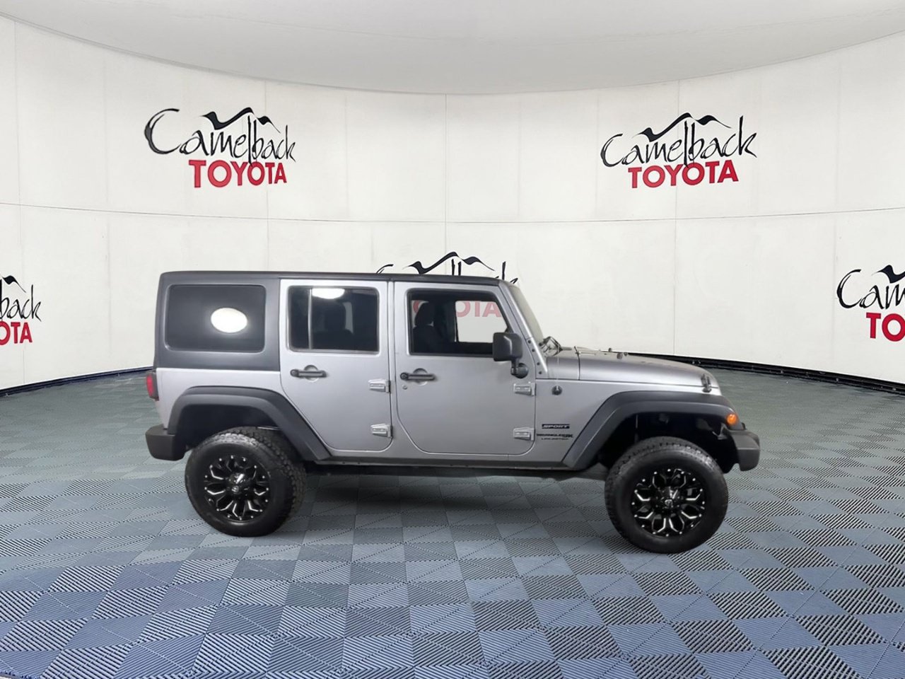Used 2018 Jeep Wrangler Unlimited Sport S AWD/4WD image 3