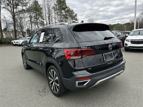 Used 2023 Volkswagen Taos SE w/ Panoramic Sunroof Package image 3