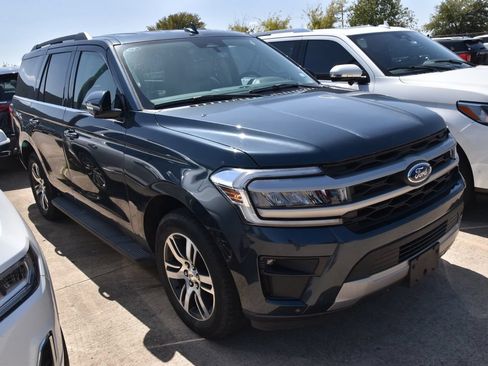 Used 2024 Ford Expedition XLT RWD image 4