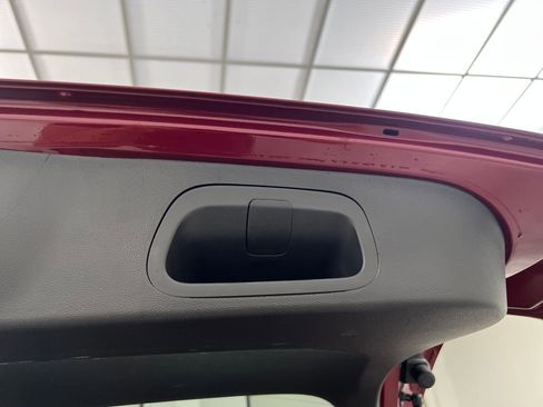 Used 2025 Chevrolet Trax LT w/ LT Convenience Package FWD image 33