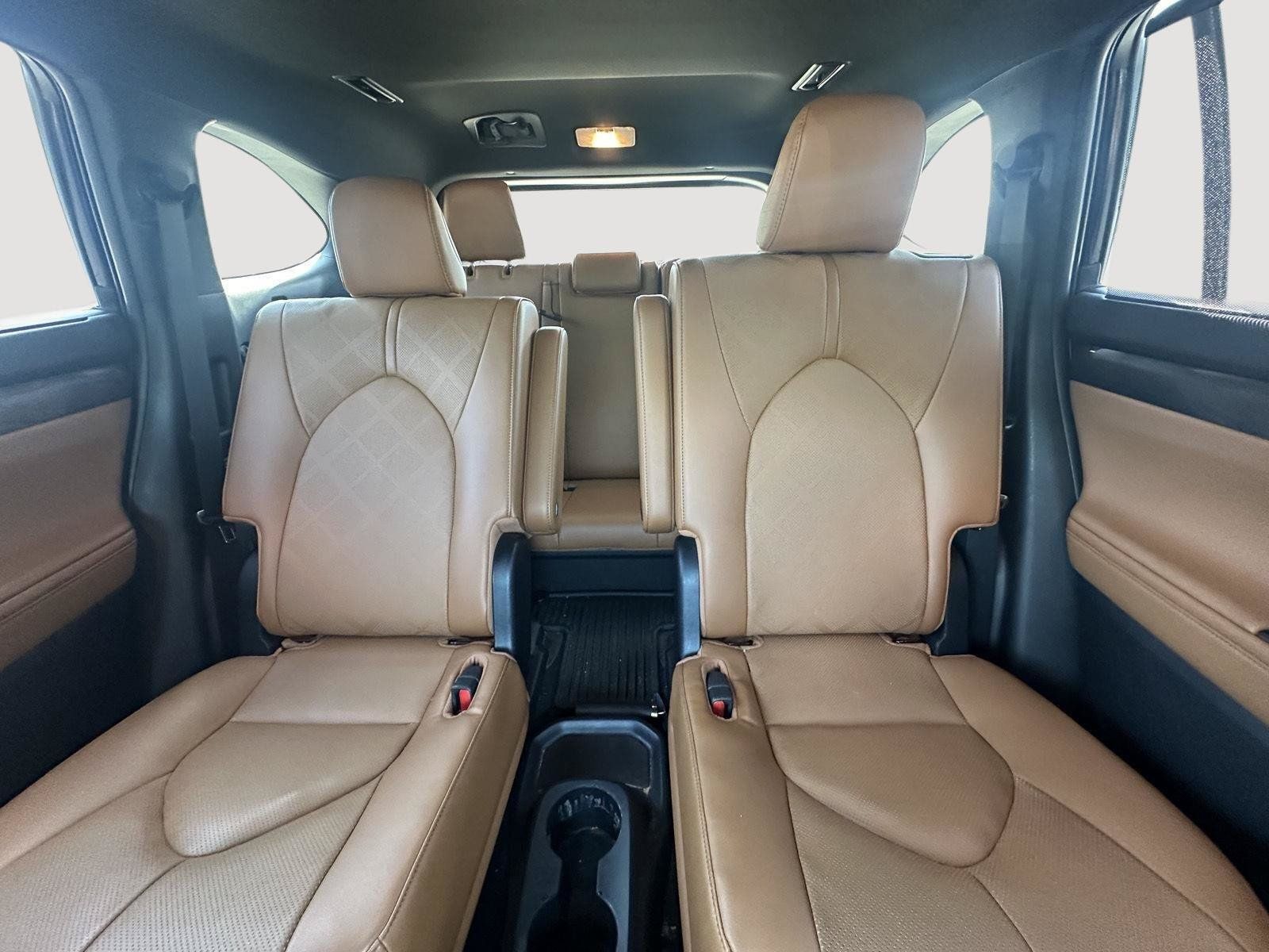 Used 2023 Toyota Highlander Platinum FWD image 12