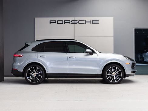 Certified 2023 Porsche Cayenne AWD/4WD image 8
