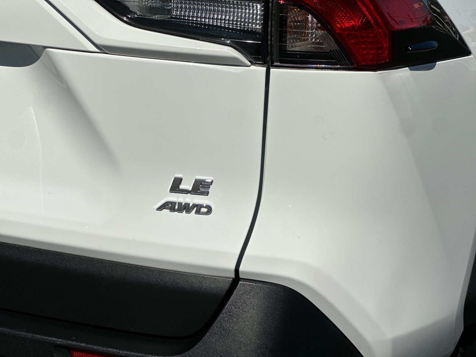 Used 2025 Toyota RAV4 LE AWD/4WD image 23