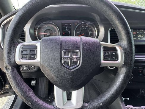 Used 2012 Dodge Charger SE RWD image 3