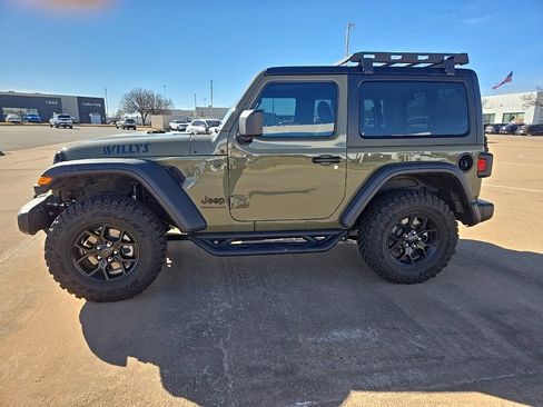 Used 2025 Jeep Wrangler Willys image 2