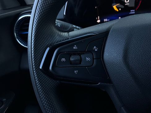 Used 2025 Chevrolet Trax LT image 32