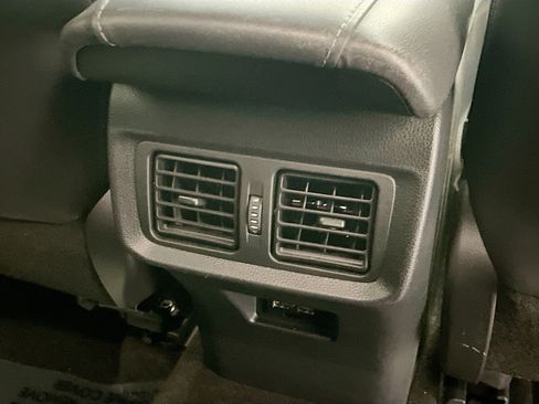 Used 2021 Toyota Venza XLE image 15