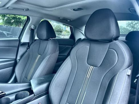 Used 2024 Hyundai Elantra SEL w/ Convenience Package FWD image 14