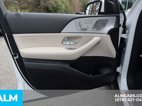 Used 2025 Mercedes-Benz GLS 450 4MATIC image 10