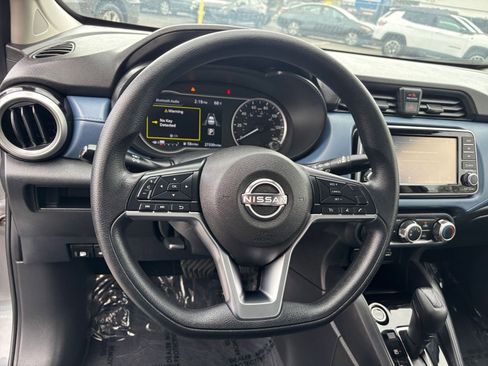 Used 2025 Nissan Versa SV image 28