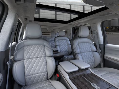 New 2026 Lincoln Navigator L Black Label AWD/4WD image 10