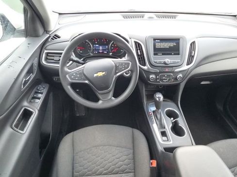 Used 2019 Chevrolet Equinox LT FWD image 2