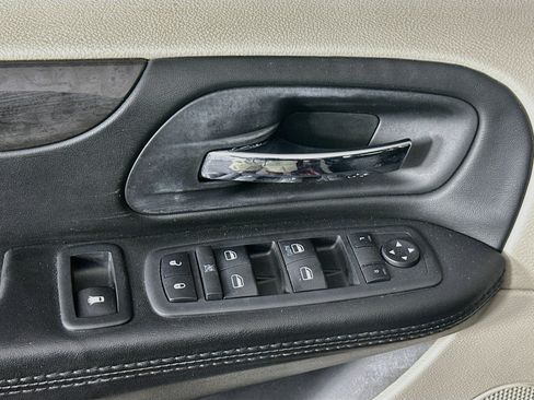 Used 2018 Dodge Grand Caravan SE FWD image 15