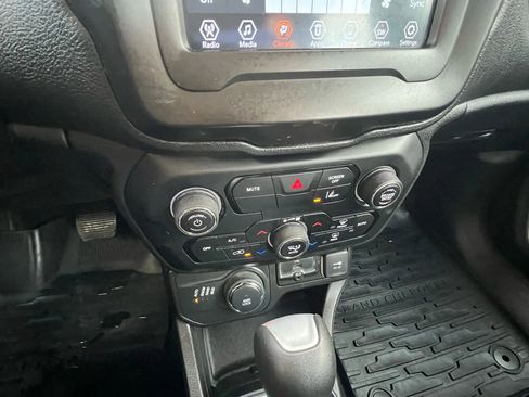 Used 2021 Jeep Renegade Sport AWD/4WD image 18