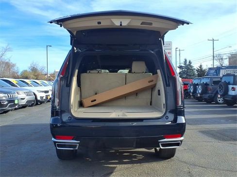 Used 2023 Cadillac Escalade ESV Premium Luxury image 10