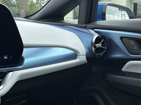 Used 2025 Chevrolet Equinox EV LT FWD image 24