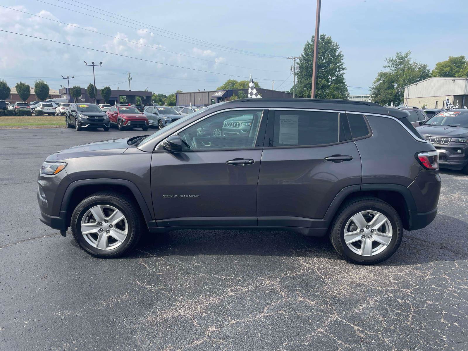 Used 2022 Jeep Compass Latitude w/ Convenience Group AWD/4WD image 4