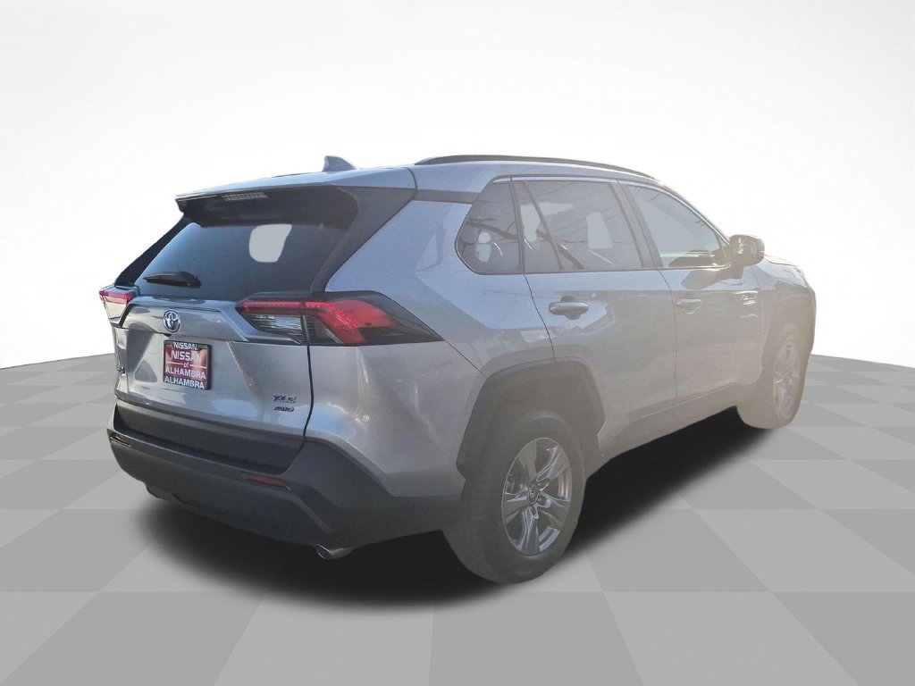 Used 2024 Toyota RAV4 XLE AWD/4WD image 5
